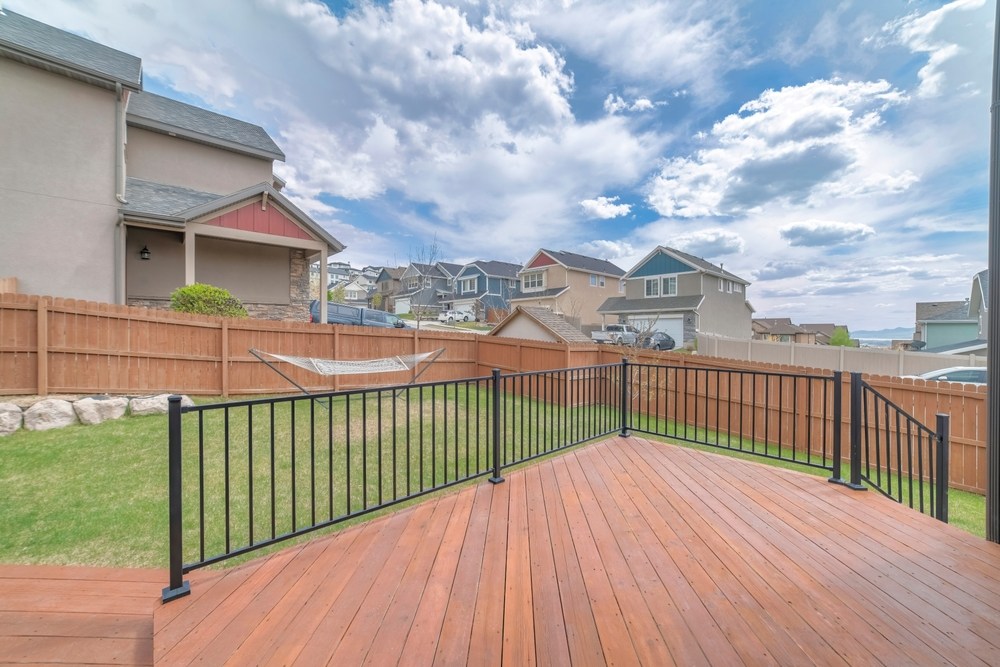 Best Railing Options for Decks Cable vs Wood vs Metal