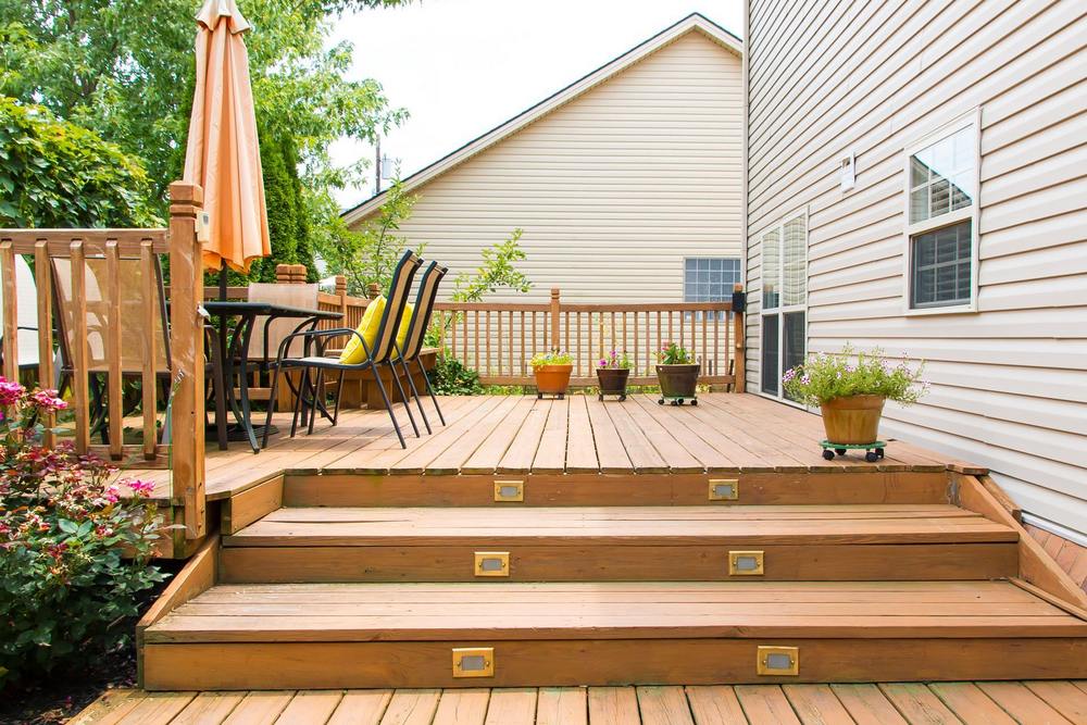 How to Set Expectations With Your Deck Contractors